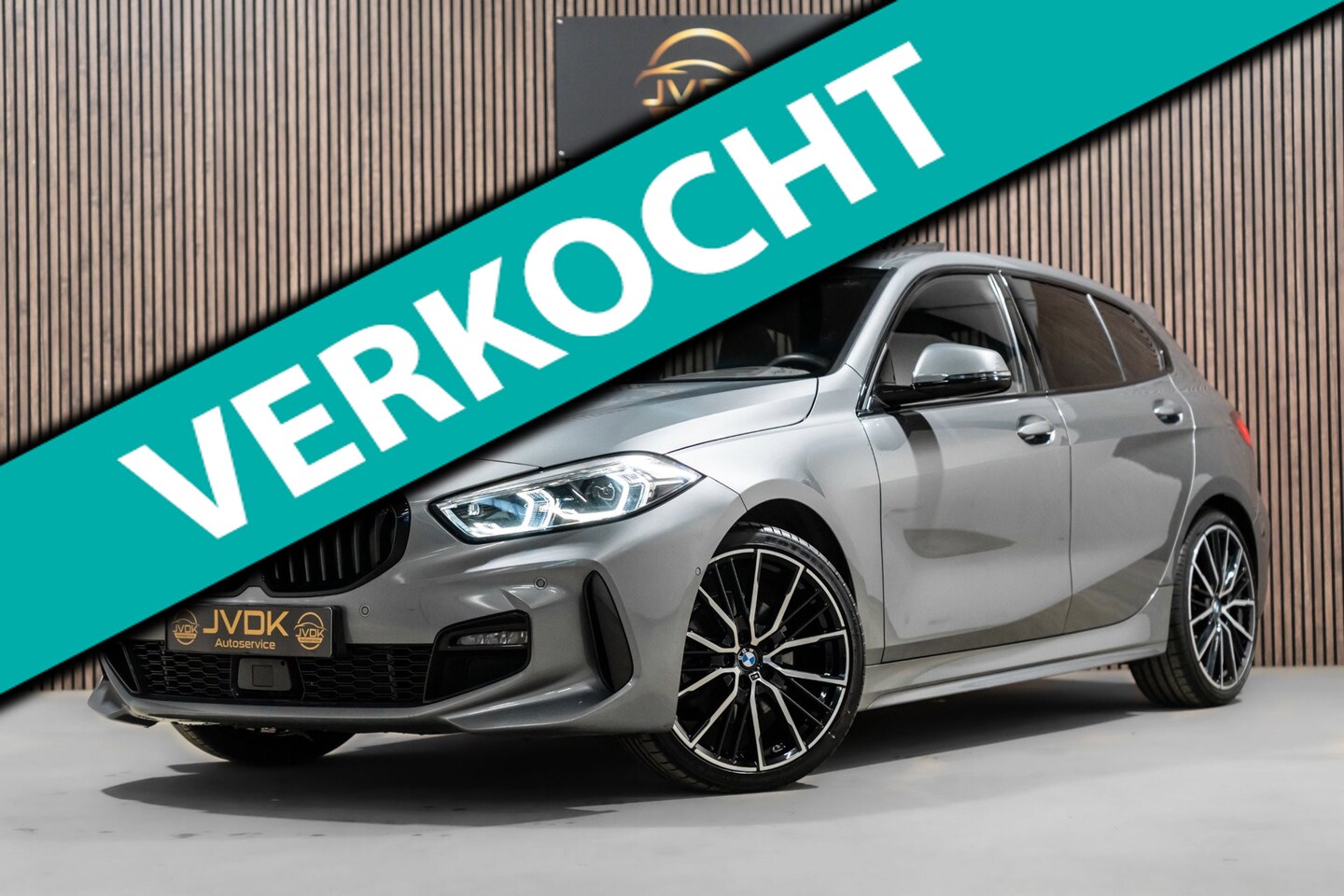 BMW 1-serie - 118i M-Sport Pano HUD HK Muziek Kuipstoelen BTW - AutoWereld.nl