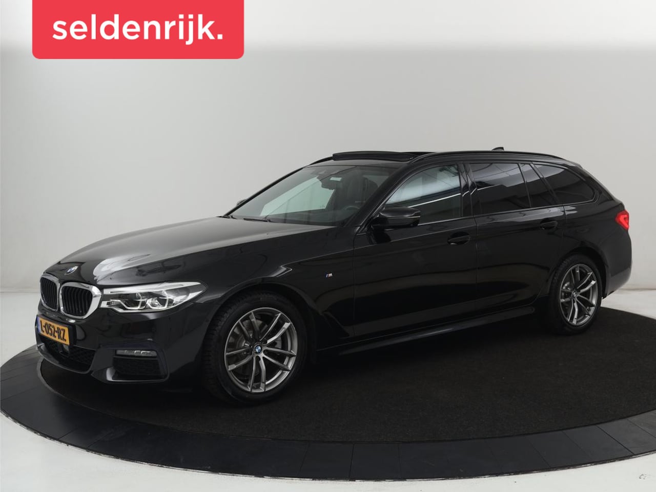 BMW 5-serie Touring - 520i M Sport | Panoramadak | Stoelventilatie | Head-Up | 360 Camera | Leder | Adaptief LED - AutoWereld.nl