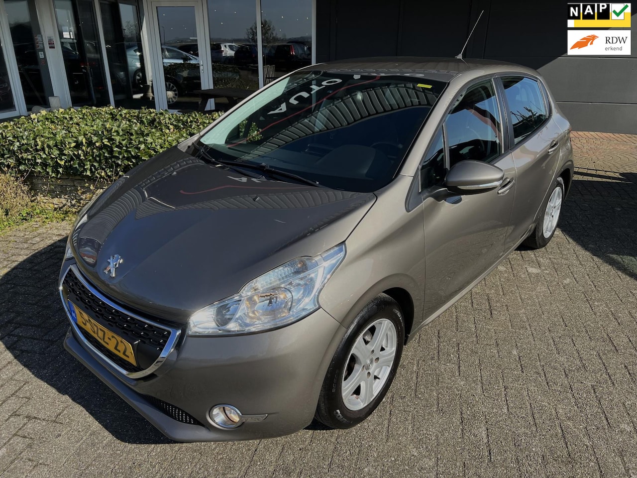 Peugeot 208 - 1.2 VTi Envy ECC/CRUISE/NAV/ONLY EXPORT/LEES TEKST - AutoWereld.nl