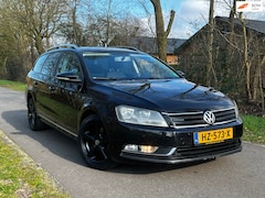 Volkswagen Passat Variant - 2.0 TDI Highline BlueMotion | DSG + R-line + Cruise + Navi Nu € 6.975,