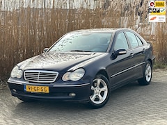 Mercedes-Benz C-klasse - 200 K. Elegance Automaat Airco Cruise Trekhaak Nieuwe Apk