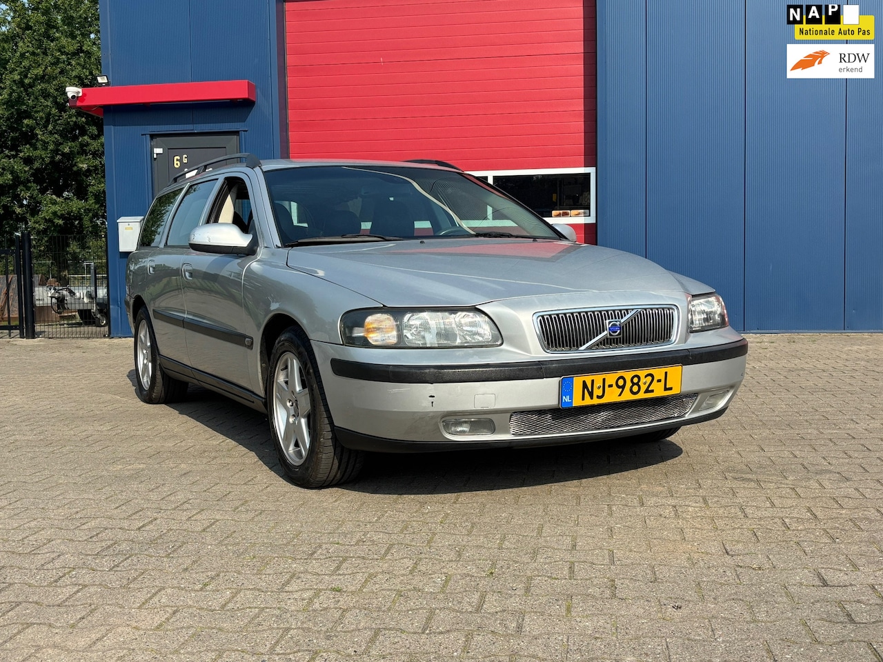 Volvo V70 - 2.4 D5 Geartronic Comfort Line | Automaat + Cruise control | - AutoWereld.nl