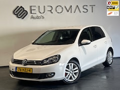 Volkswagen Golf - 1.4 TSI Highline Automaat sfeerverlichting Navi Camera Cruise Trekhaak Nieuwe Apk
