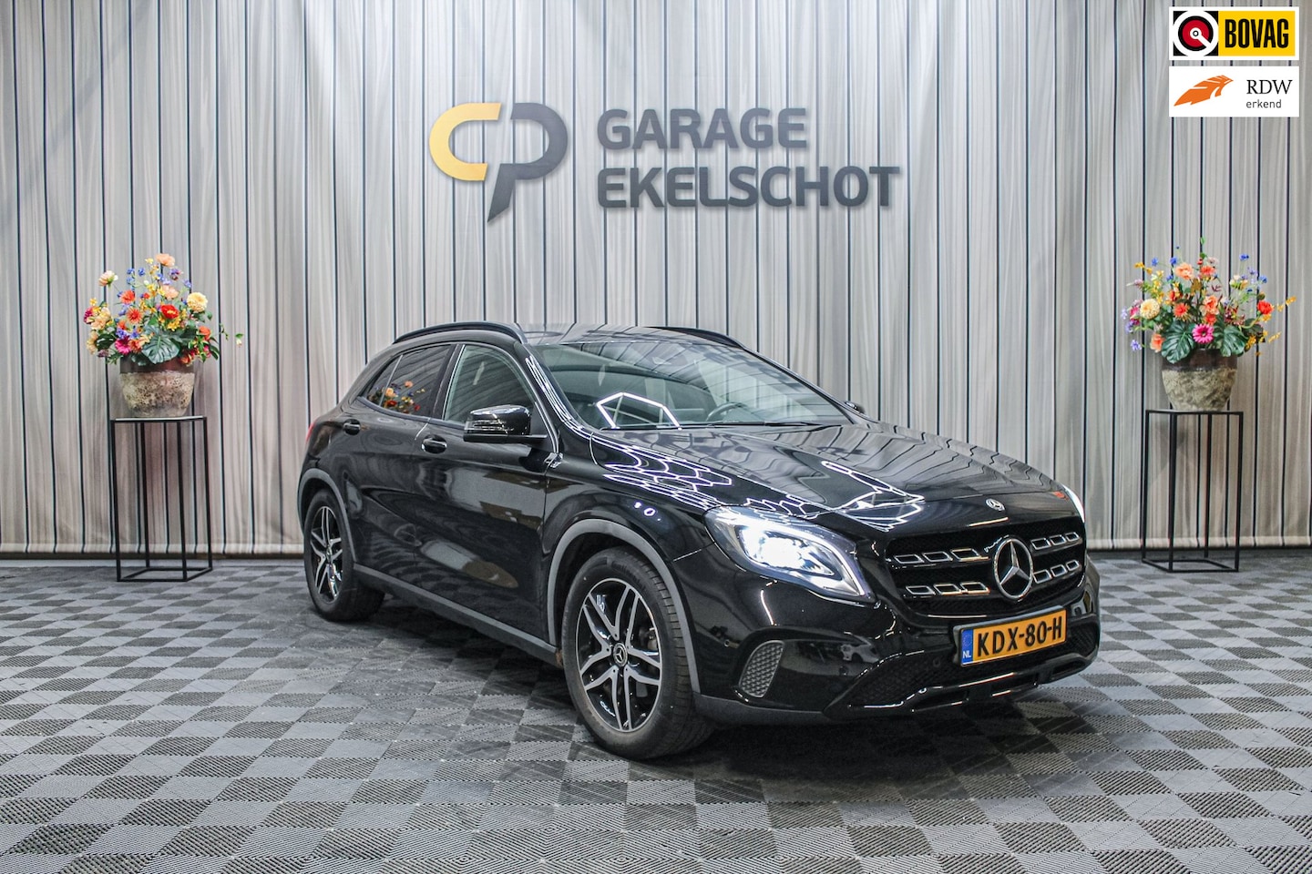 Mercedes-Benz GLA-Klasse - 180 Automaat/Night/Carplay/Pdc - AutoWereld.nl