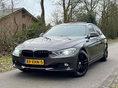 BMW 3-serie - 320i High Executive | Pano + Leder + Navi + Automaat Nu € 11.975,
