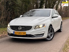 Volvo V60 - 2.4 D6 AWD Plug-In Hybrid Summum | Pano + Navi + Cruise |