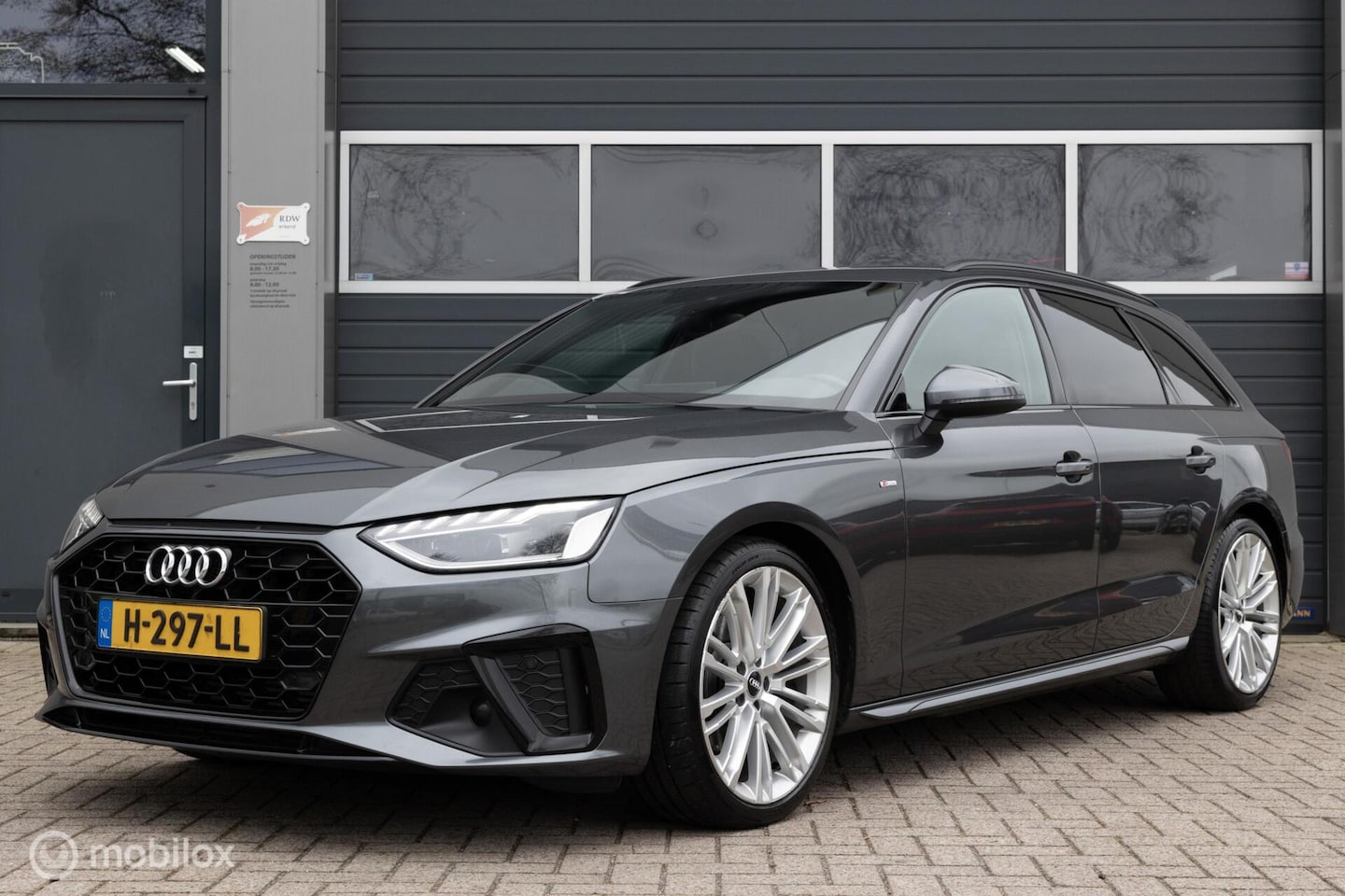 Audi A4 Avant - 40 TFSI Launch edition Sport keyless S-line virtual TREKHAAK - AutoWereld.nl