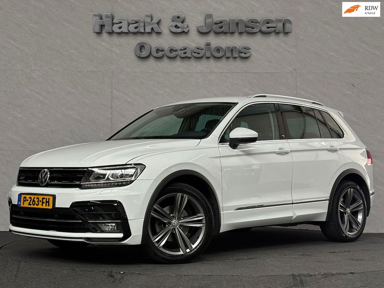 Volkswagen Tiguan - 1.4 TSI Comfortline Business R 1.4 TSI Comfortline Business R-Line Cruise - AutoWereld.nl