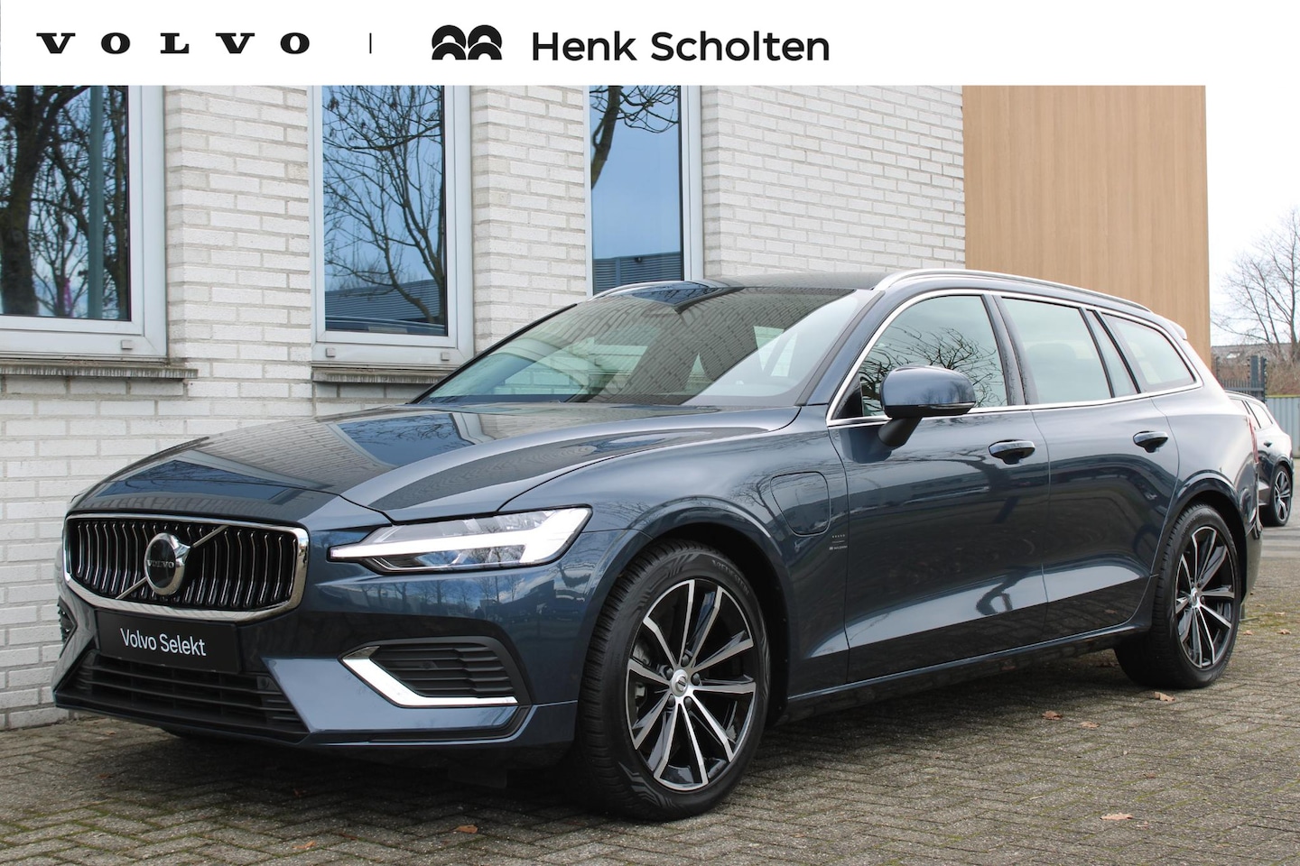 Volvo V60 - T6 Plug-in hybrid AWD Essential Bright | All-season banden | Lederen Bekleding | Stoel-/ s - AutoWereld.nl
