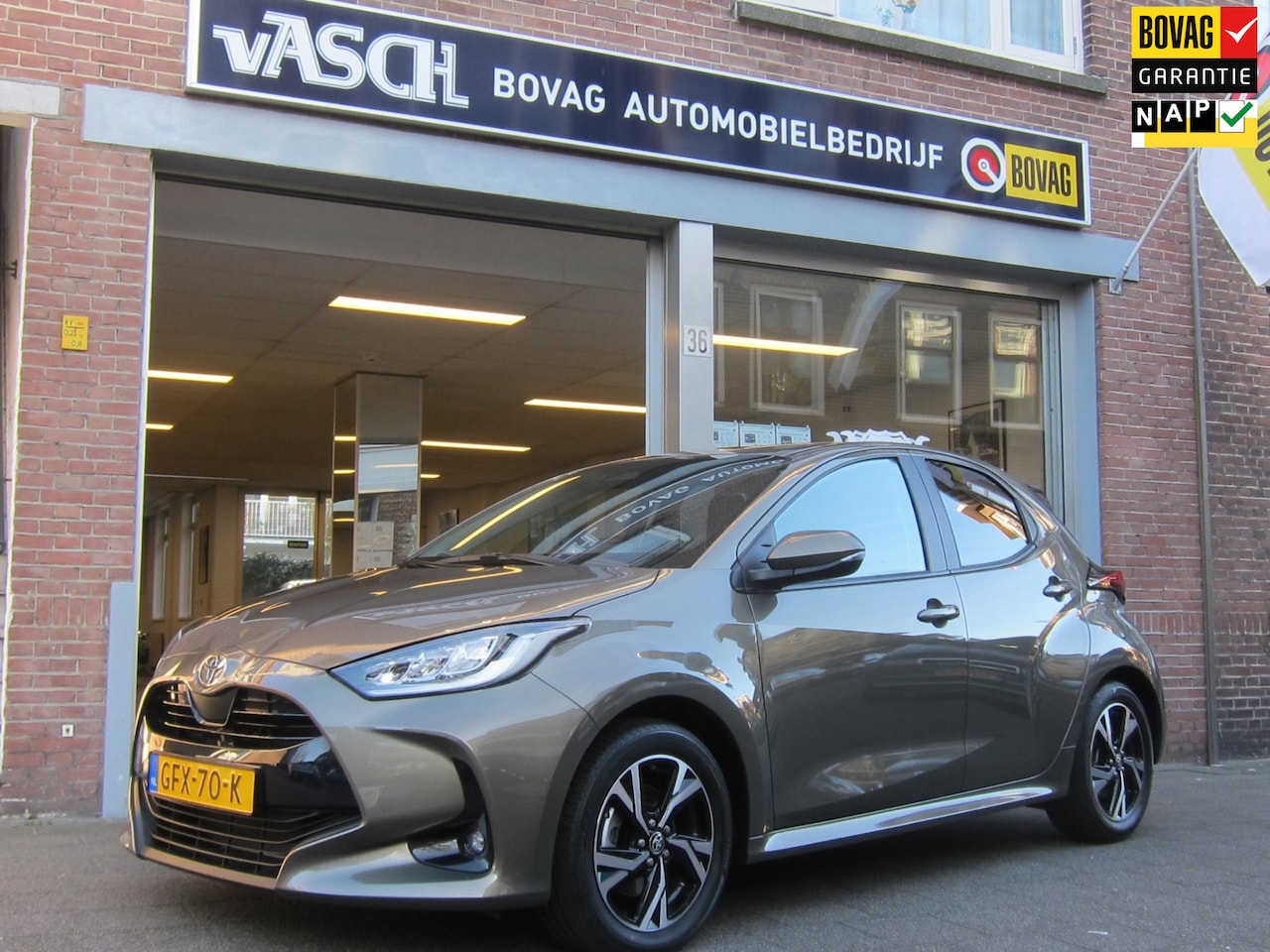 Toyota Yaris - 1.5 Hybrid 115 First Edition All In Prijs Bovaggarantie - AutoWereld.nl