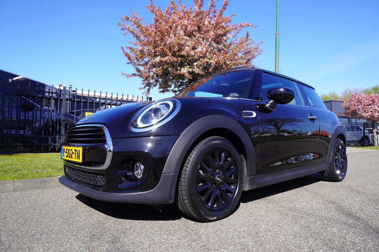 MINI Cooper - Mini 3-Deurs (f56) 1.5 136pk Airco P-dak Xenon Navi Sports NL-Auto - AutoWereld.nl