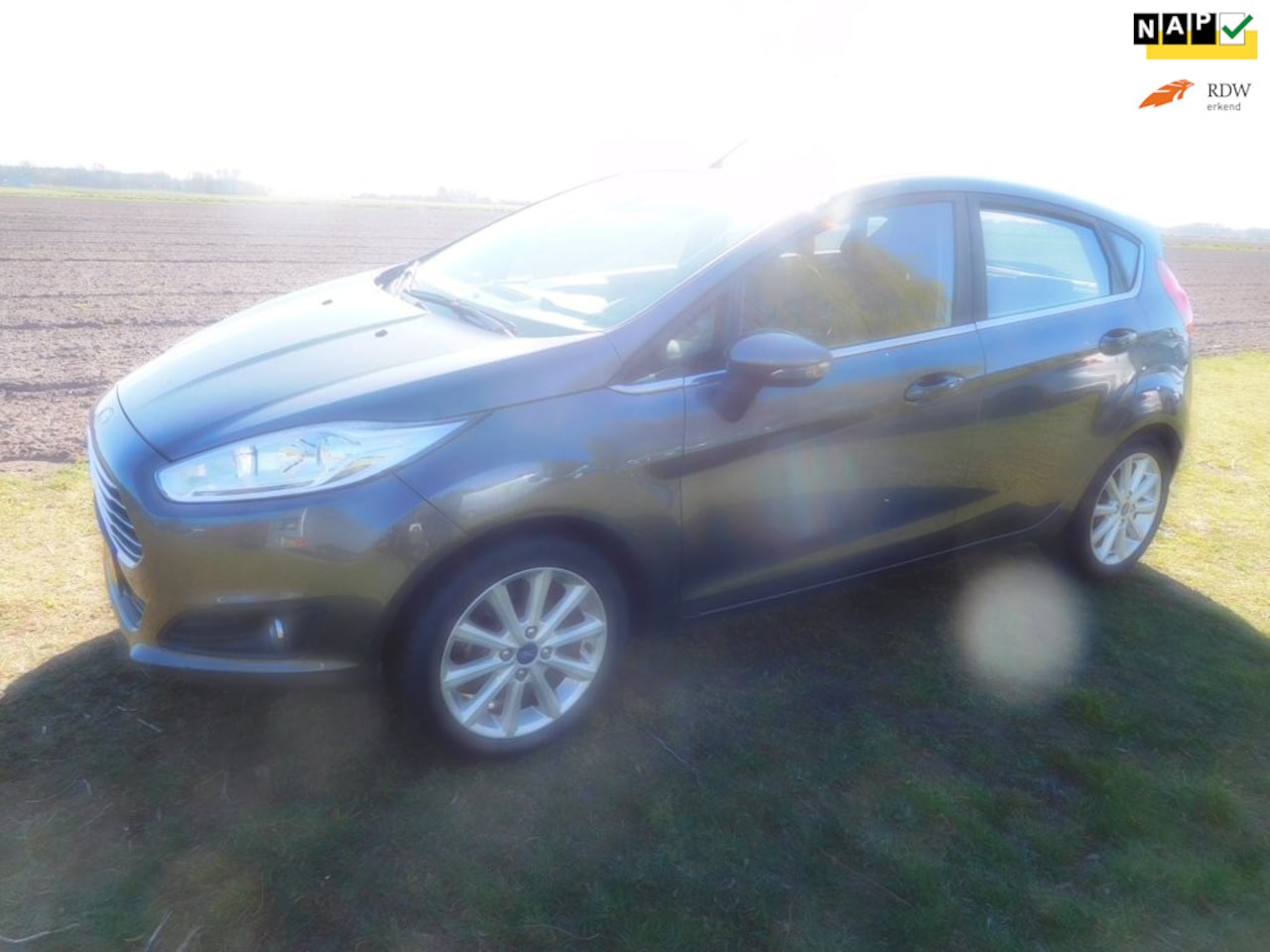 Ford Fiesta - 1.0 Titanium Weinig km als nieuw!! - AutoWereld.nl