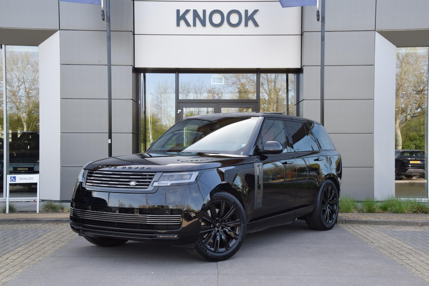 Land Rover Range Rover - P550e SV | Two-Tone interieur | Obsidian Black - AutoWereld.nl