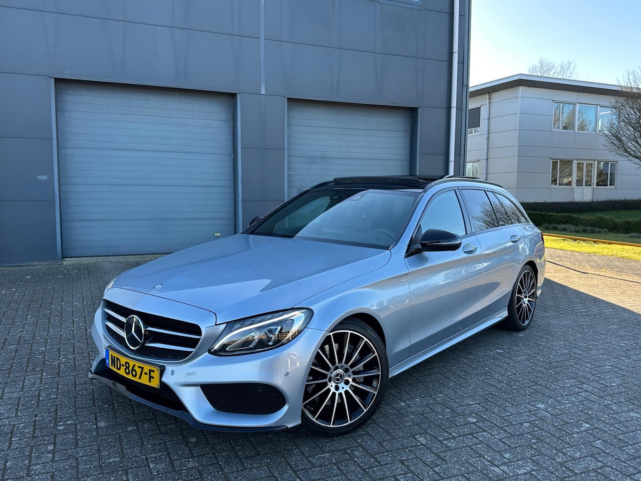 Mercedes-Benz C-klasse Estate - 300 HYBRID ///AMG 2017 Pano Dealer onderhouden - AutoWereld.nl