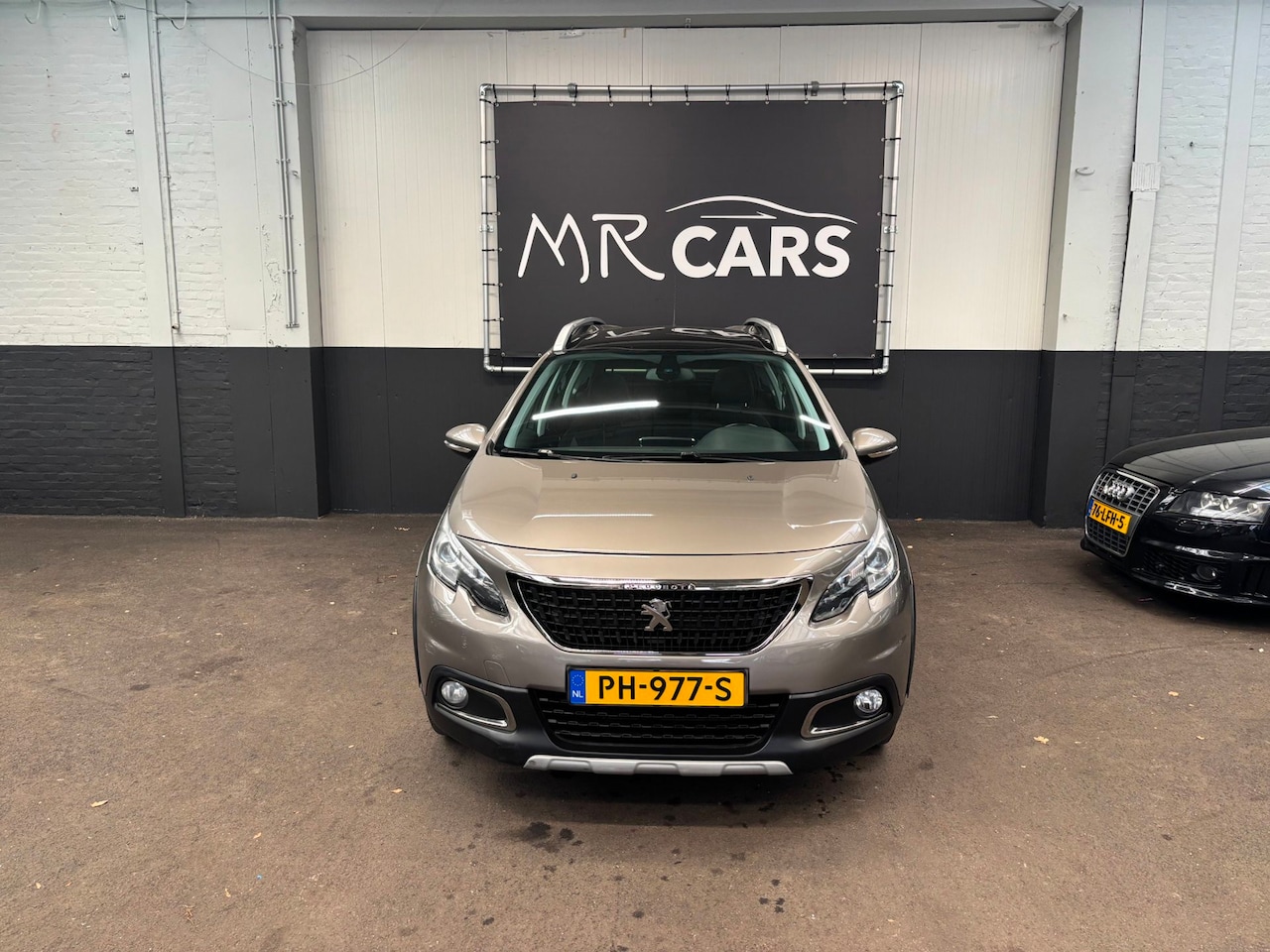 Peugeot 2008 - 1.2 PureTech Allure airco/pano - AutoWereld.nl