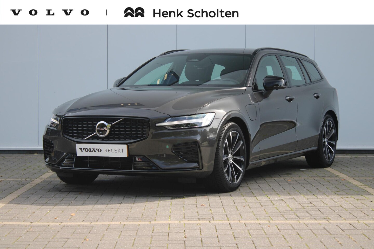 Volvo V60 - T6 350PK Plug-in hybrid AWD Plus Dark | Adaptive Cruise & Pilot Assist | Premium Harman/Ka - AutoWereld.nl