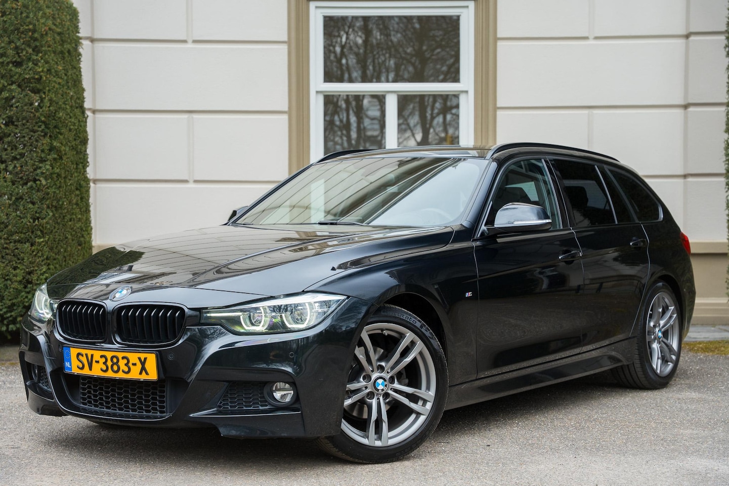 BMW 3-serie Touring - 320i Edition M Sport Shadow High Executive 2E PAASDAG GEOPEND 10:00 - 16:00 - AutoWereld.nl