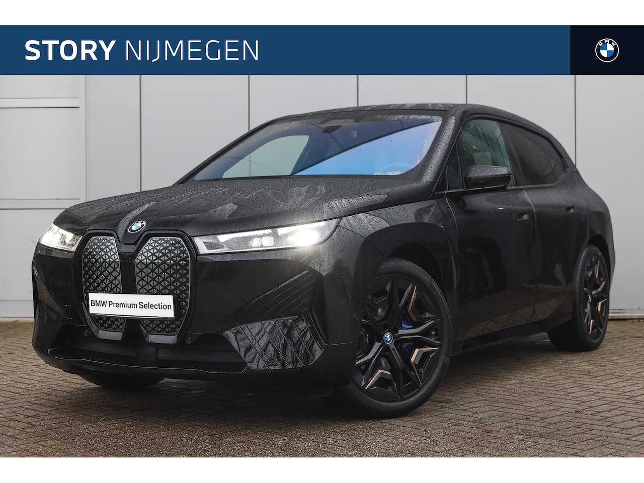 BMW iX - xDrive40 High Executive / Sportpakket / Panoramadak Sky Lounge / Trekhaak / Laserlight / S - AutoWereld.nl