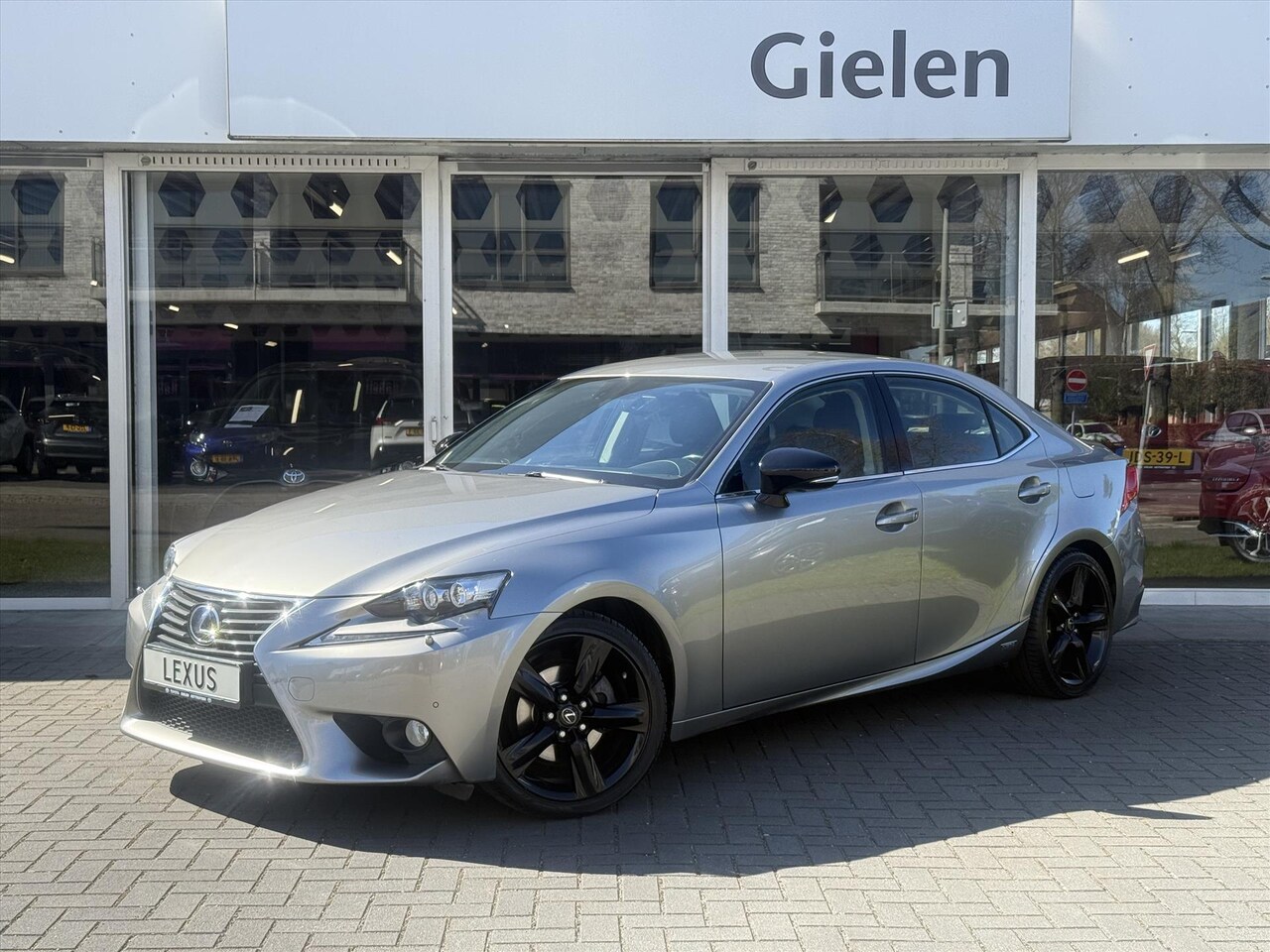 Lexus IS - 300h Sport Edition | 18 inch, Parkeersensoren, Keyless, Startknop, Cruise control, ASC, So - AutoWereld.nl