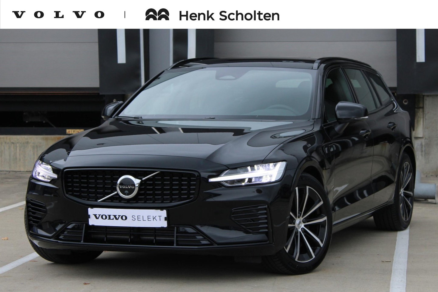 Volvo V60 - T6 Plug-in hybrid AWD Plus Dark | Rondomzicht Camera| Semi Electrische trekhaak| Electroni - AutoWereld.nl