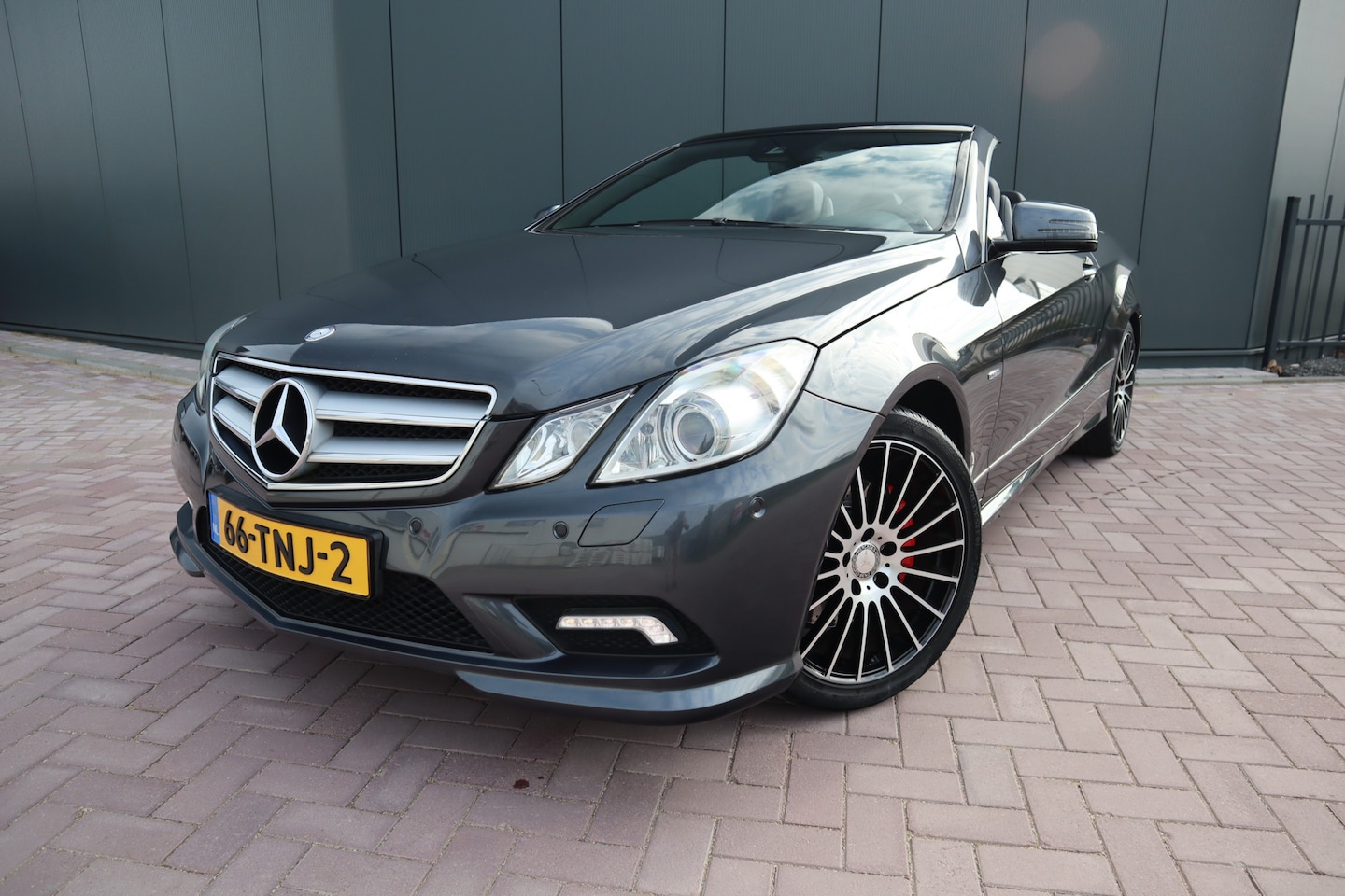 Mercedes-Benz E-klasse Cabrio - 200 CGI Avantgarde Amg Automaat Leder Navigatie Afneembare Trekhaak Etc. Etc. - AutoWereld.nl
