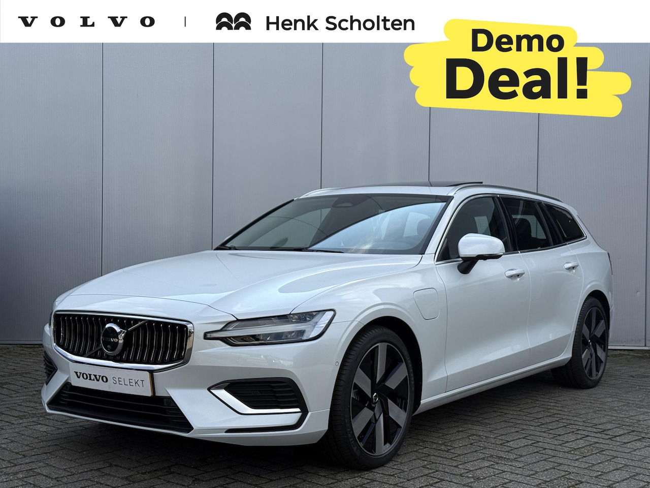 Volvo V60 - T6 Plug-in hybrid AWD Plus Bright | Panoramadak | Verwarmbare voorstoelen, achterbank en s - AutoWereld.nl