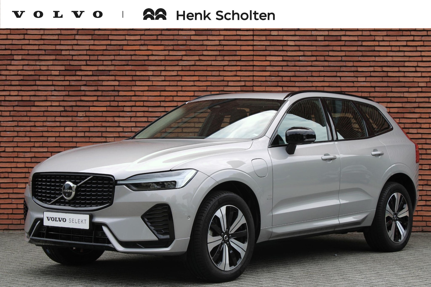Volvo XC60 - T6 Plug-in hybrid AWD Plus Dark | Panoramadak | Trekhaak | Verwarmbare voor- + achterstoel - AutoWereld.nl