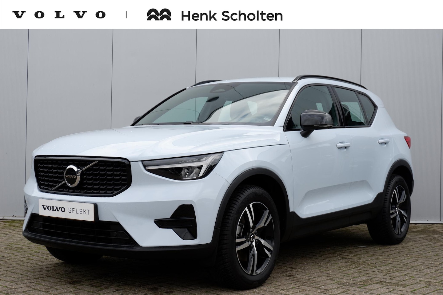 Volvo XC40 - B4 Plus Dark | Semi- Elektrische Trekhaak | Verwarmde voorstoelen en Stuurwiel | Premium a - AutoWereld.nl
