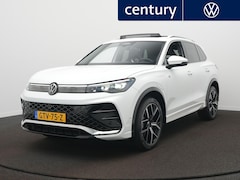 Volkswagen Tiguan - 1.5 eHybrid R-Line Edition Panoramadak - Trekhaak - Camera - Navigatie
