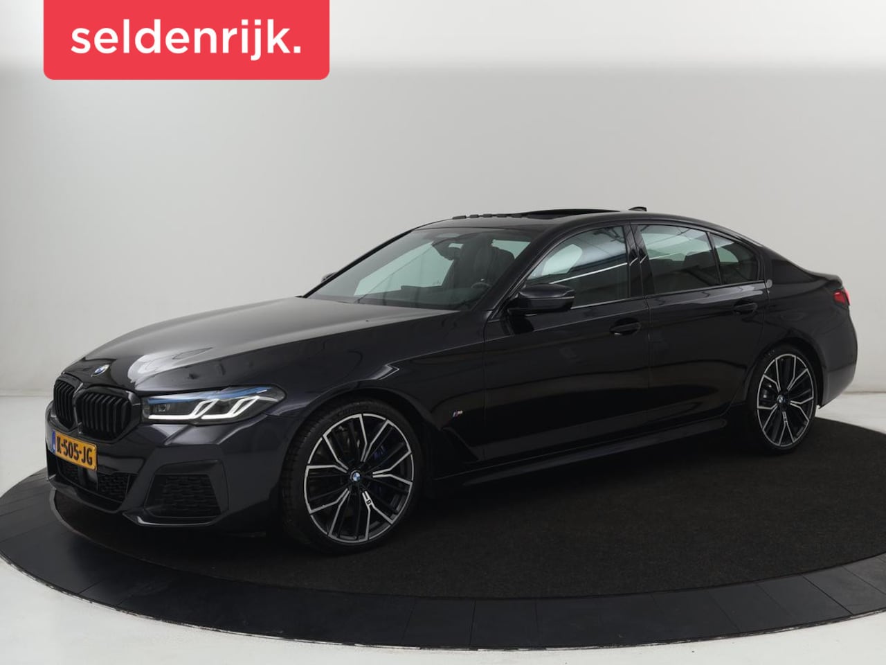 BMW 5-serie - 530d M Sport | Schuifdak | Head-Up | Nappaleder | Trekhaak | Adaptive cruise | Laserlicht - AutoWereld.nl