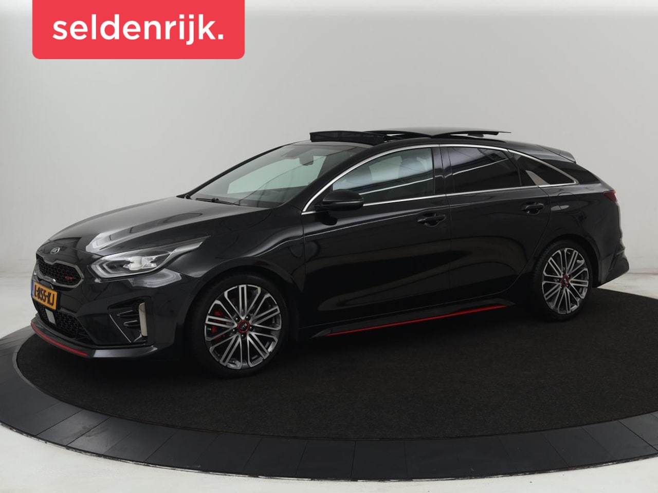 Kia Pro cee'd - 1.6 T-GDI GT | 204pk | Panoramadak | Leder/Alcantara | Stoel & stuurverwarming | Trekhaak - AutoWereld.nl
