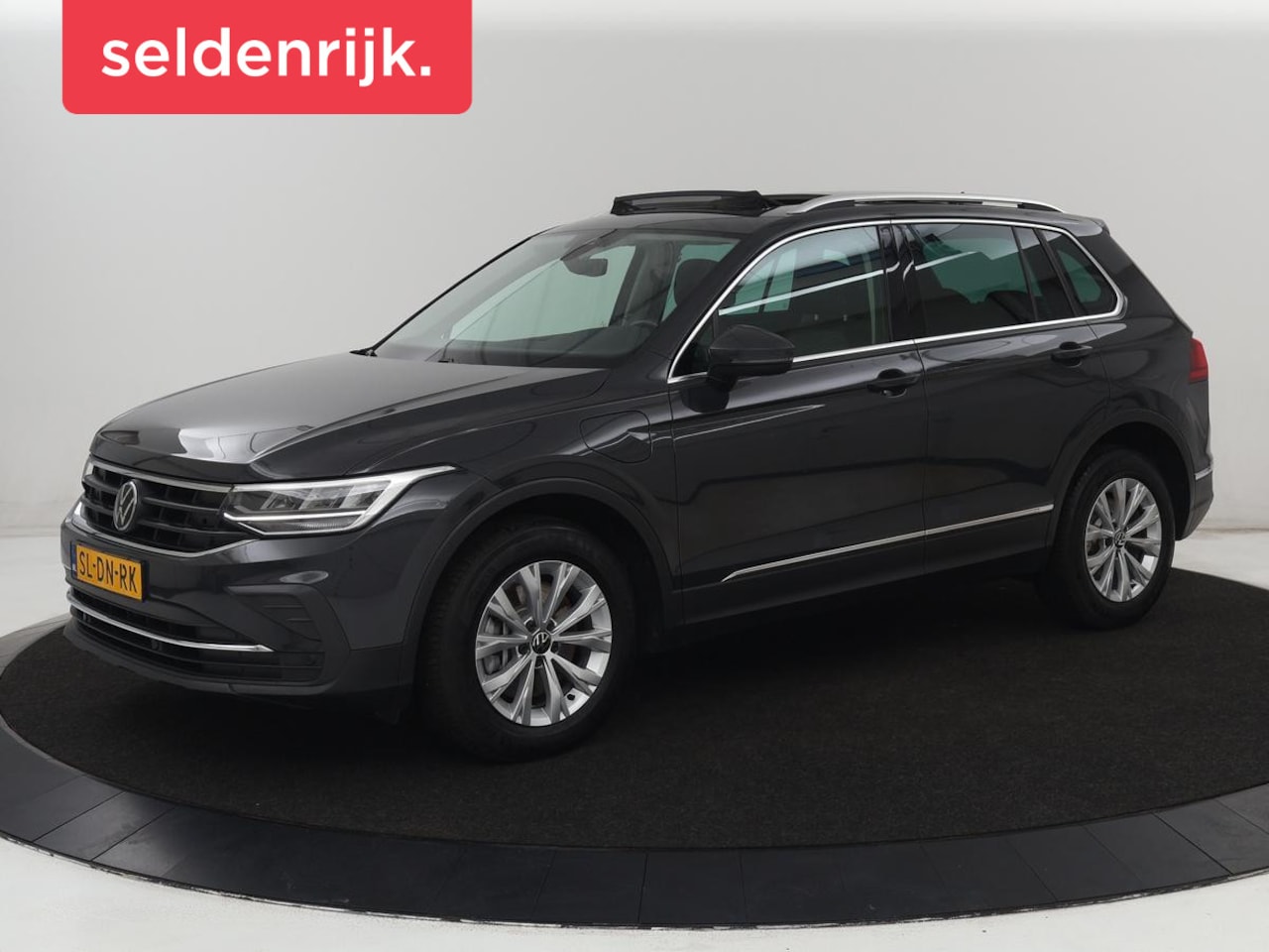 Volkswagen Tiguan - 1.4 TSI eHybrid Comfortline | Panoramadak | Camera | Carplay | Adaptive cruise | Keyless | - AutoWereld.nl