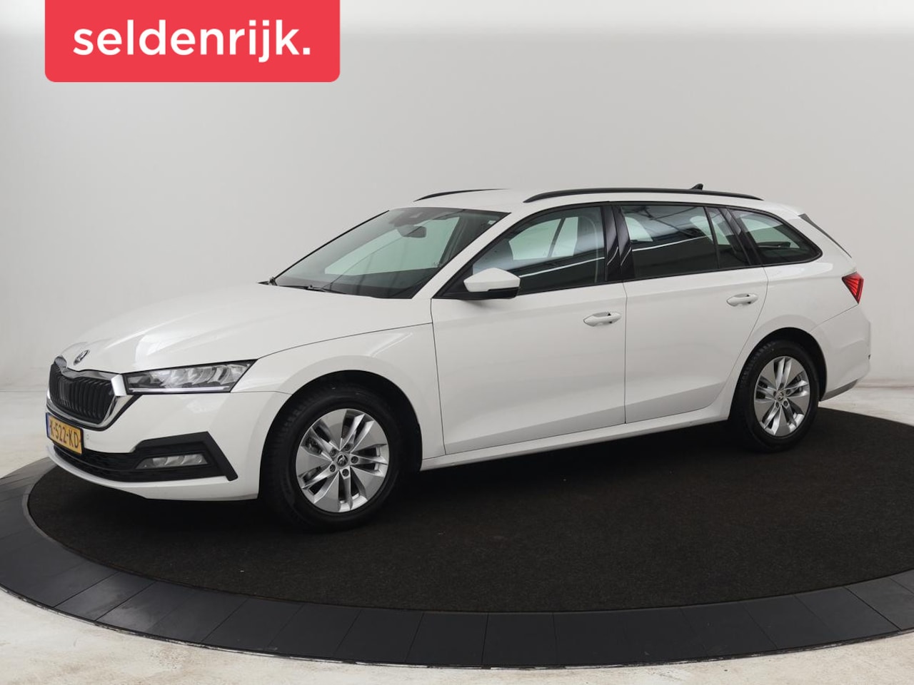 Skoda Octavia - 1.0 e-TSI Business Edition | 61.800km NAP | Camera | Carplay | Navigatie | Full LED | Park - AutoWereld.nl