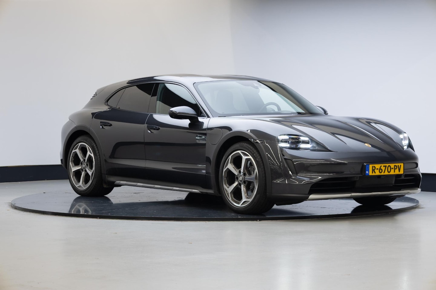 Porsche Taycan Cross Turismo - 4 93 kWh | Bose | Warmtepomp | 360 camera | - AutoWereld.nl