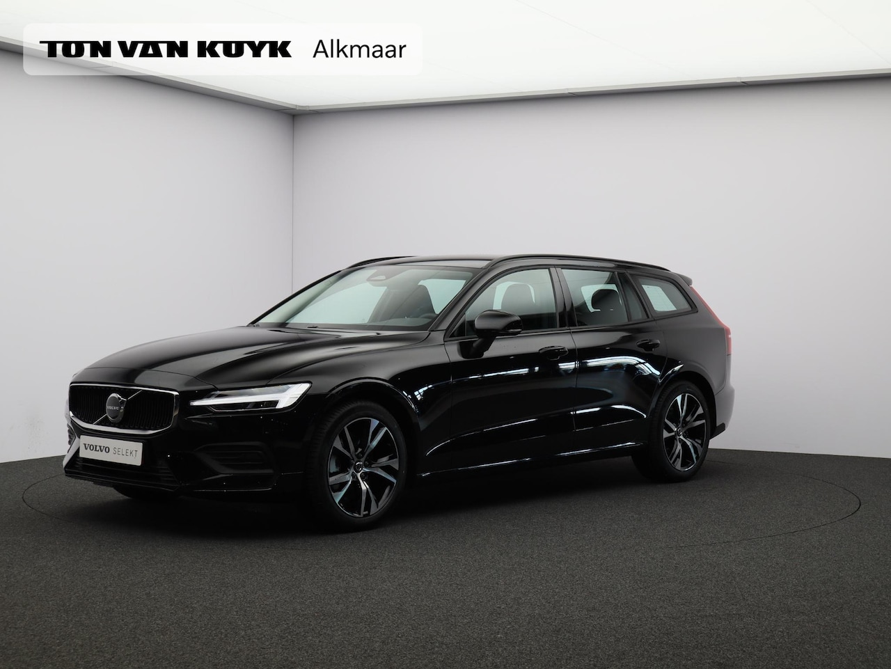 Volvo V60 - B4 197PK Essential Edition / Adaptive Cruise / Climate Pack / BLIS / Pilot Assist / 18" Wi - AutoWereld.nl