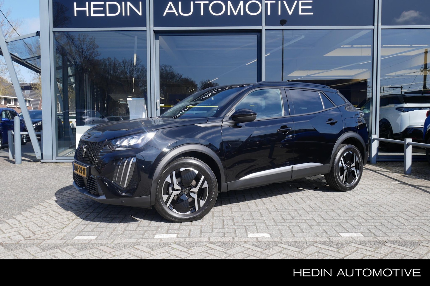 Peugeot 2008 - 1.2 130PK Allure | Navigatie via App | Camera |  Climate Control | Stoelverwarming | LED | - AutoWereld.nl