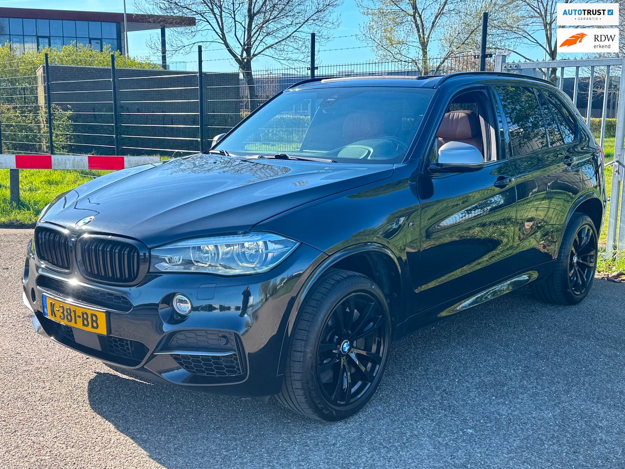 BMW X5 - M50d 380PK Pano Carplay LED Dealeronderhouden - AutoWereld.nl