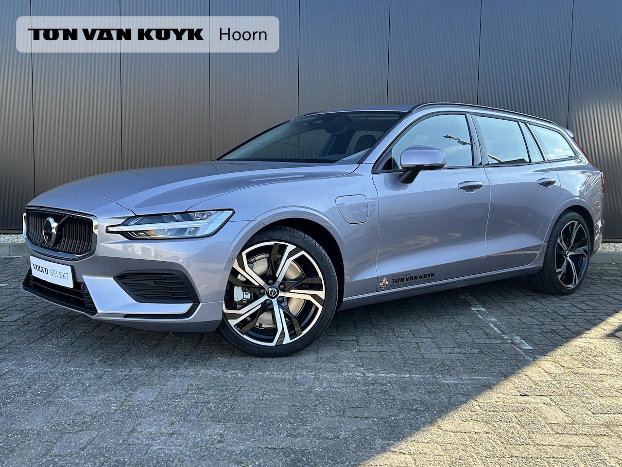 Volvo V60 - 2.0 T6 Plug-in hybrid AWD Core Business Edition Harman Kardon audio / 360 camera - AutoWereld.nl