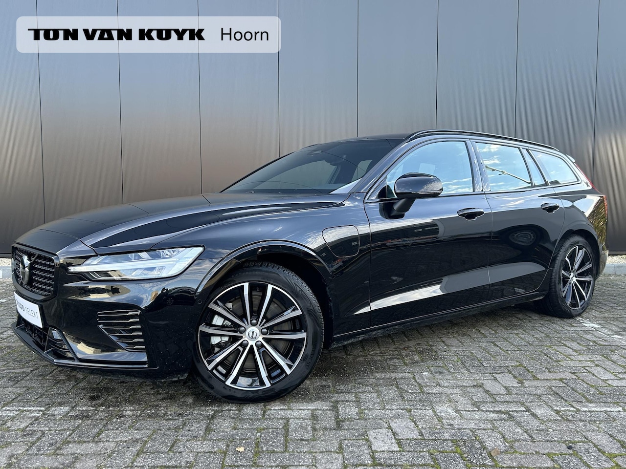 Volvo V60 - 2.0 T6 Plug-in hybrid AWD Plus Dark Adaptieve cruise control / BLIS / 360 camera / elektr. - AutoWereld.nl