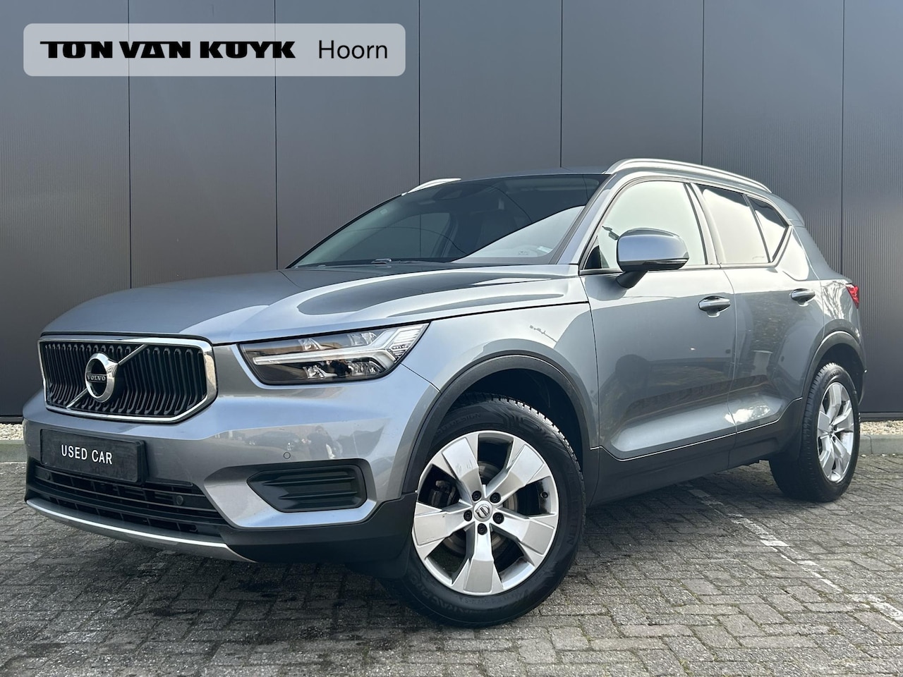 Volvo XC40 - 1.5 T3 Momentum Navigatie / parkeerassist V+A / parkeer camera achter / Trekhaak / stoelve - AutoWereld.nl