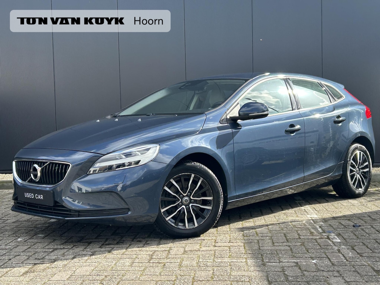 Volvo V40 - 2.0 T2 Momentum Navigatie / Parkeerverwarming / Stoelverw. / Park assist / High Performanc - AutoWereld.nl