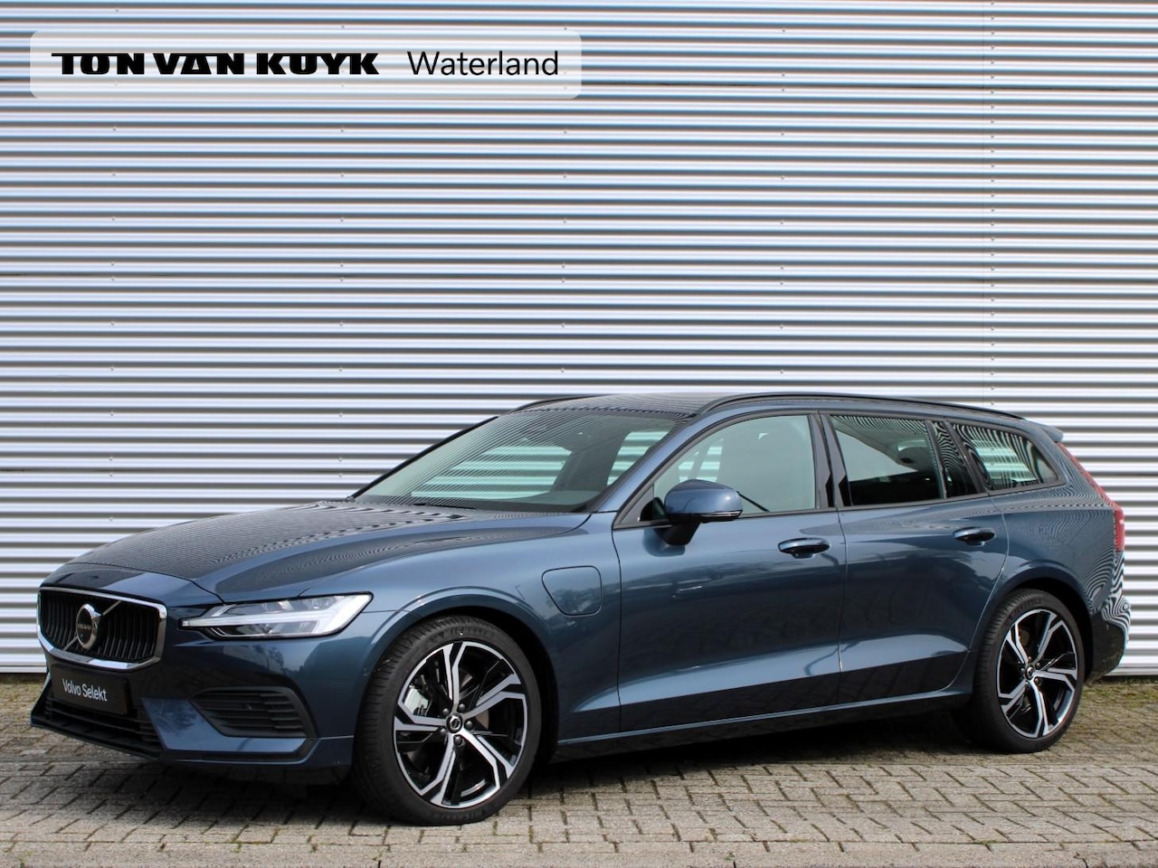 Volvo V60 - 2.0 T6 Plug-in hybrid AWD Core Business Edition / Automaat / 360* camera / 19" velgen / Ha - AutoWereld.nl