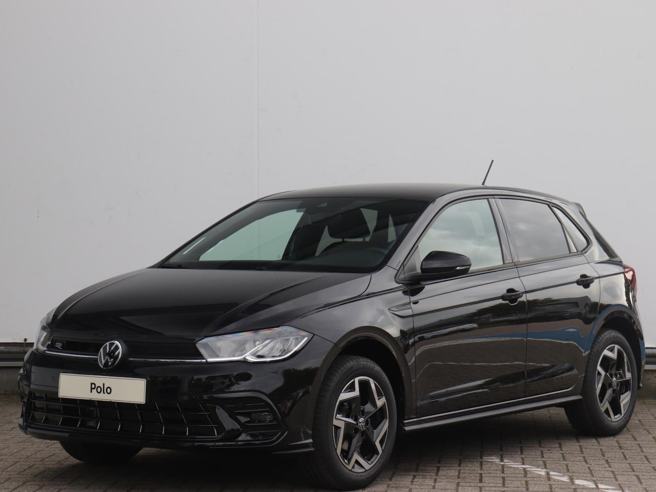 Volkswagen Polo - R-Line 1.0 70 kW / 95 pk TSI Hatchback 5 versn. Ha | Camera | Stoelverwarming | Keyless | - AutoWereld.nl