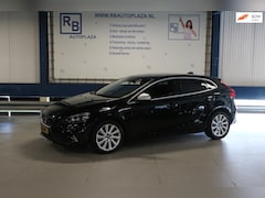 Volvo V40 - 2.0 D2 R-Design Business NAP/ TREKHAAK/ FULL HISTORIE