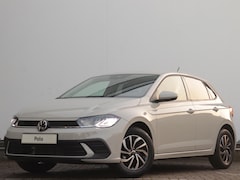 Volkswagen Polo - Life Edition 1.0 TSI 70 kW / 95 PK Hatchback 5 ver Camera | LED | Parkeersensoren | 15 inc