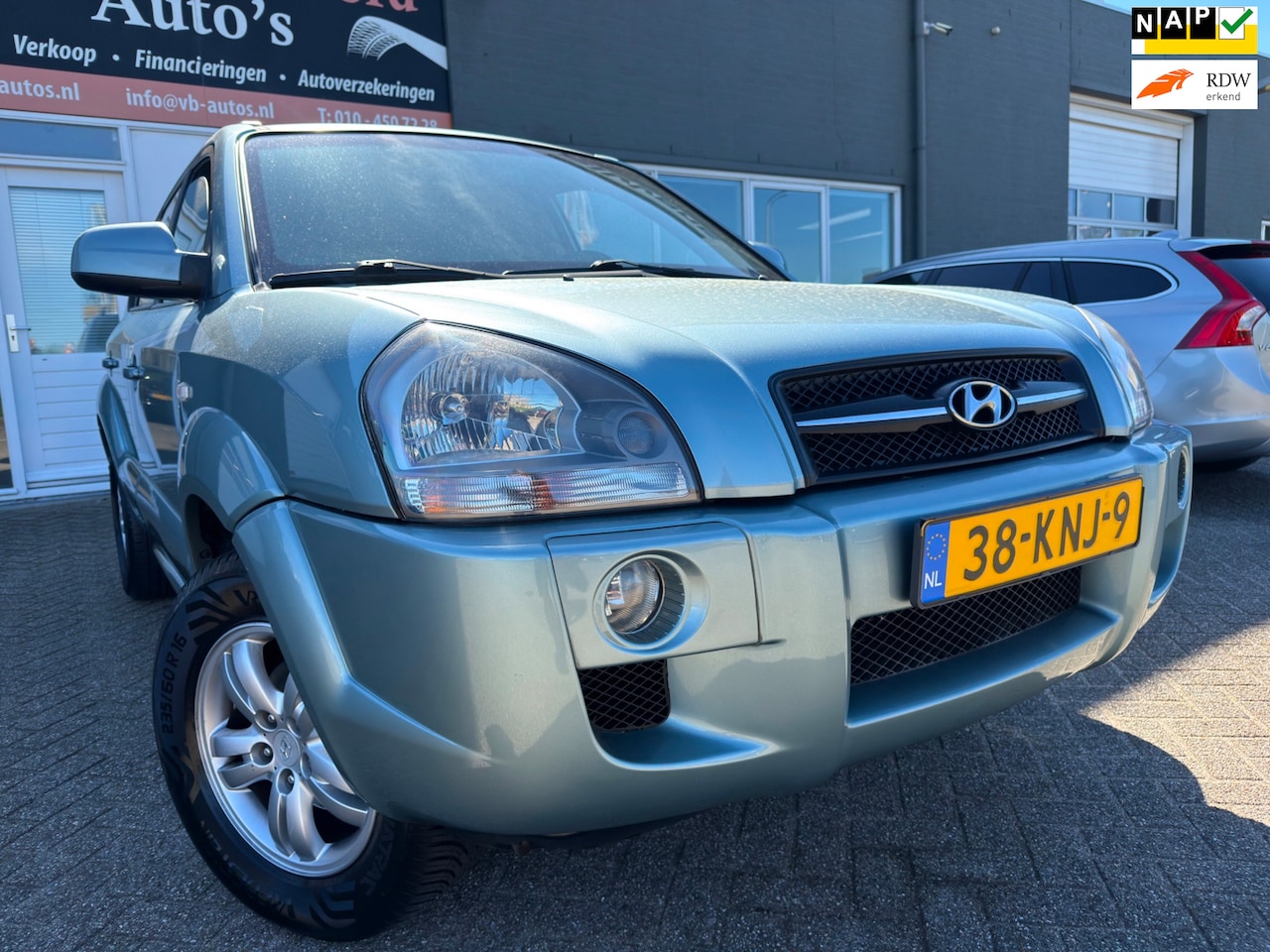 Hyundai Tucson - 2.0i Style Supreme van 2de Eigenaar met leer en cruise controle en parkeersensoren en airc - AutoWereld.nl