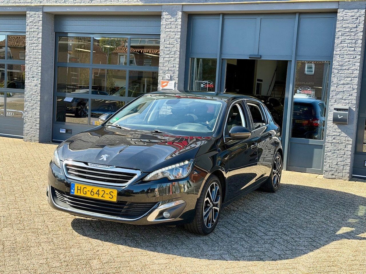 Peugeot 308 - 1.2 PureTech Premium GT-Line|Panorama|S&S|Trekhaak|Nap!! - AutoWereld.nl