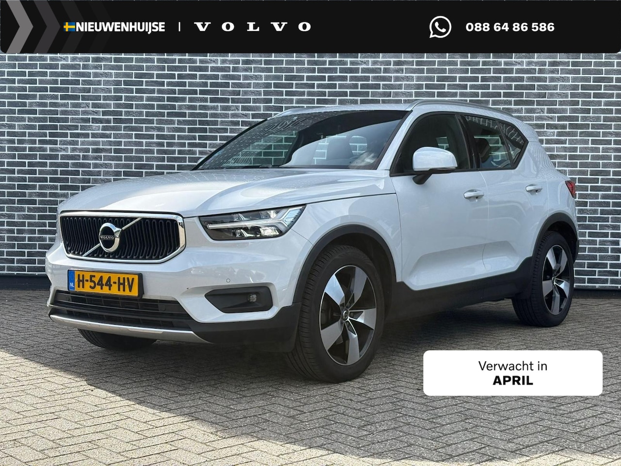Volvo XC40 - 2.0 T4 Momentum Pro | Trekhaak | Panoramadak | Lichtmetalen Velgen 19 inch | Keyless Entry - AutoWereld.nl