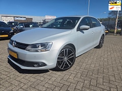 Volkswagen Jetta - 1.2 TSI Comfort Executive Line