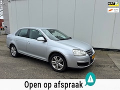Volkswagen Jetta - 2.0 FSI Comfortline Automaat